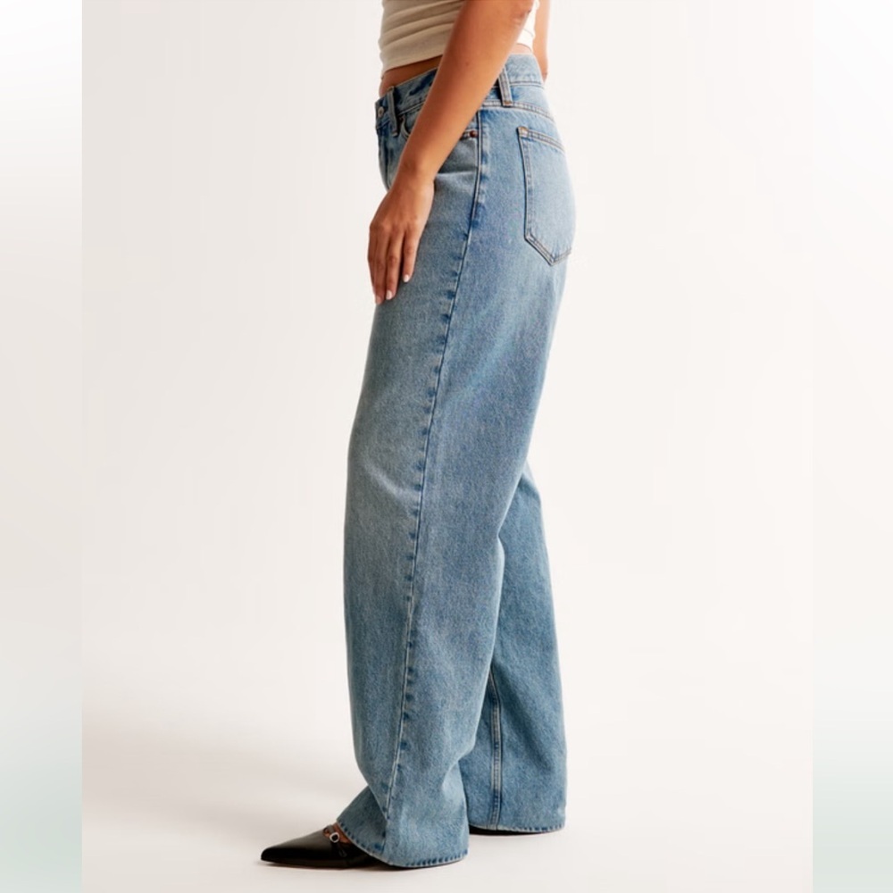 Abercrombie and Fitch Women’s Curve Love Mid Rise The Slouchy Jean size 31 Short - Picture 3 of 10